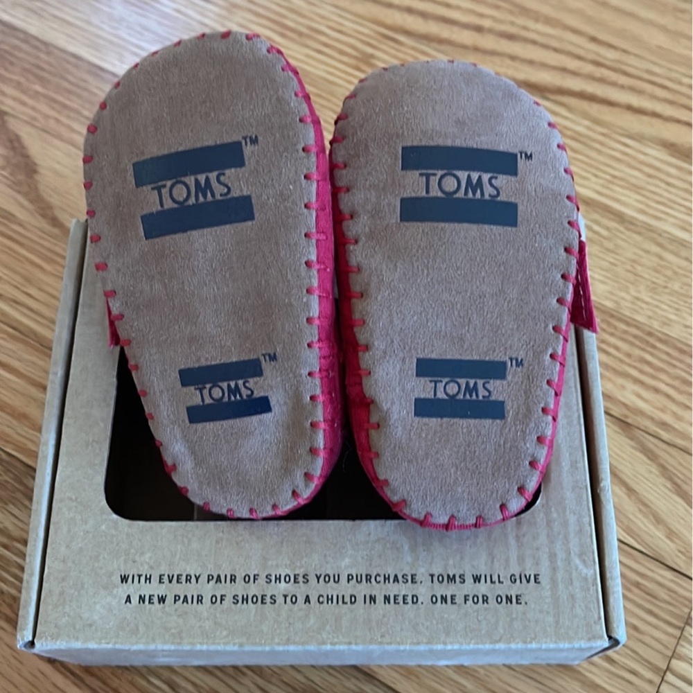 Toms Infant Soft Slip On Crib Red Shoes size 4 - Picture 2 of 3